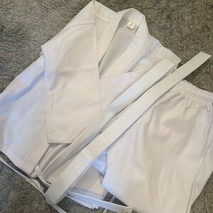 Brand new 000 karate/martial arts uniform